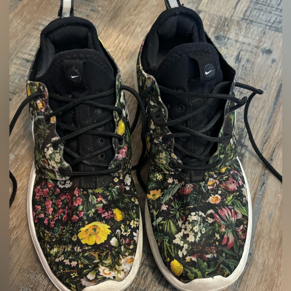 Nike floral sneakers
